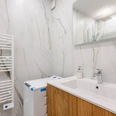 Quartier Chic Parisien A 8 Min En Train De La Tour Eiffel Arc De Triomphe Apartmán *
